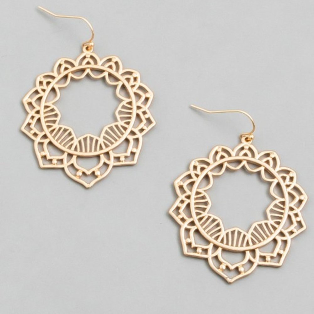 ❌SOLD❌Floral Matte Earrings - Picture 1 of 3